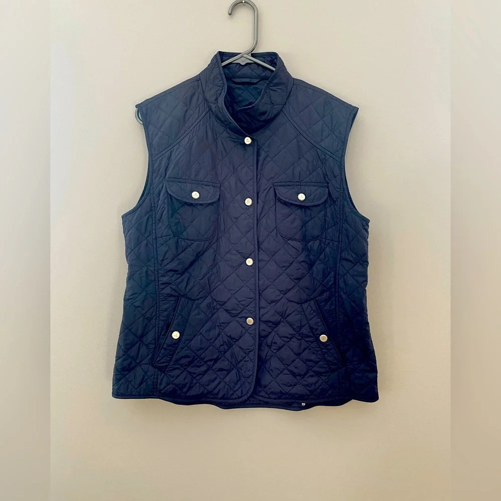 Women’s quilted Navy Coloured vest size L by Basler